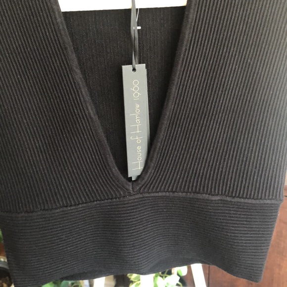 🖤NWT House Of Harlow Luxe Essential Sleeveless Top Plunged V-Neck-Women M - Picture 2 of 15